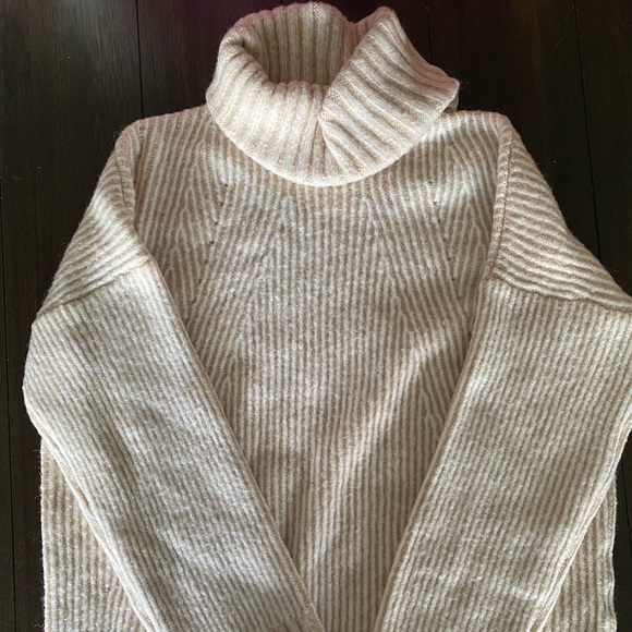 Jessica Simpson Sweaters - Turtleneck sweater